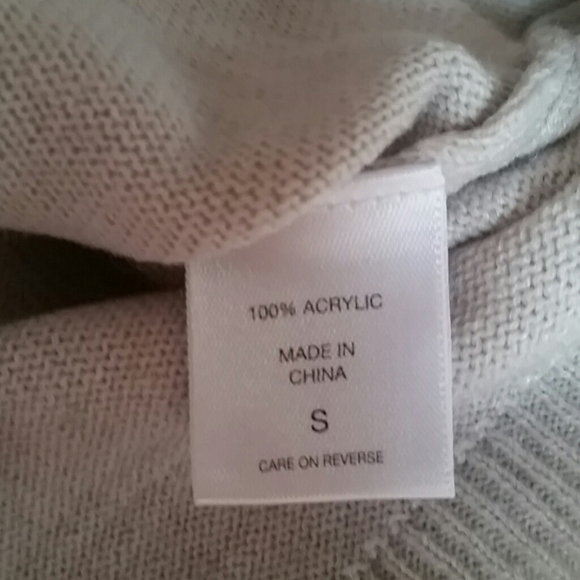 New York & Company Vneck sweater S - Picture 5 of 5